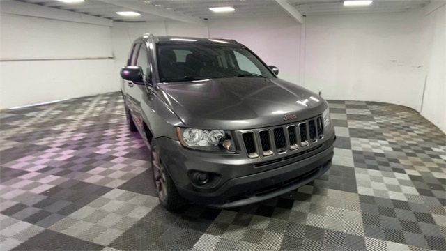 Vehicle image 7 of 23