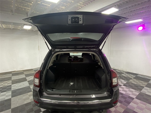 Vehicle image 19 of 23