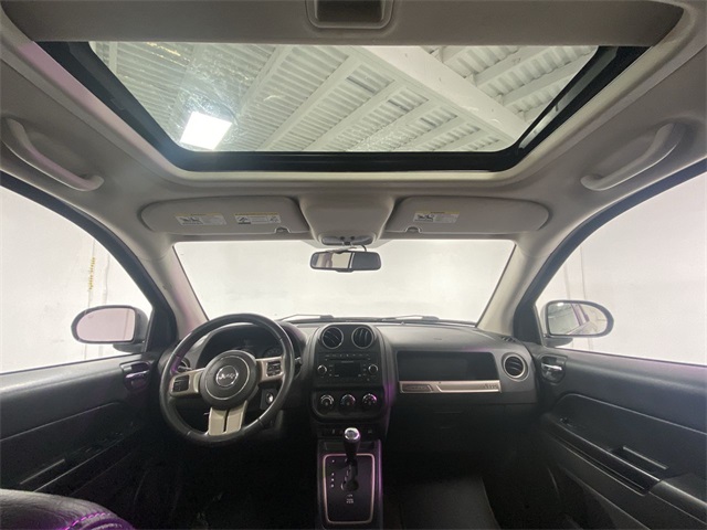Vehicle image 17 of 23