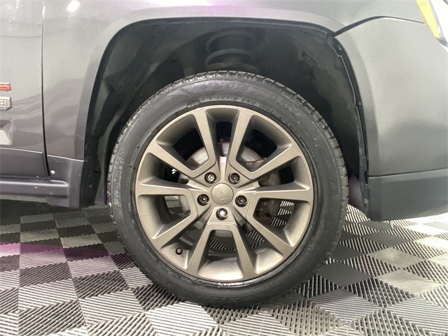 Vehicle image 22 of 23