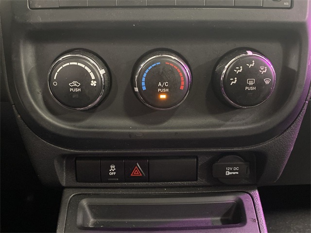 Vehicle image 15 of 23