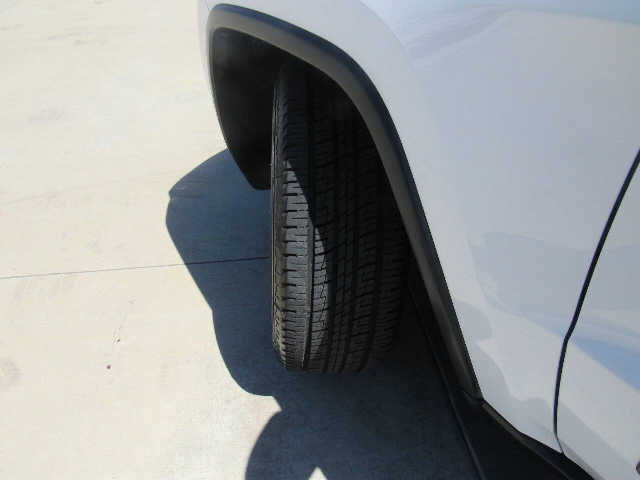 Vehicle image 9 of 23