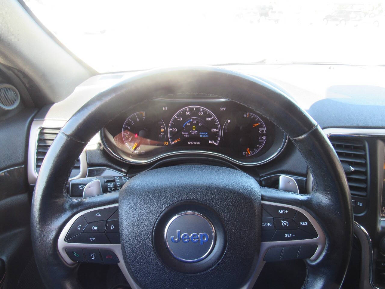 Vehicle image 21 of 23