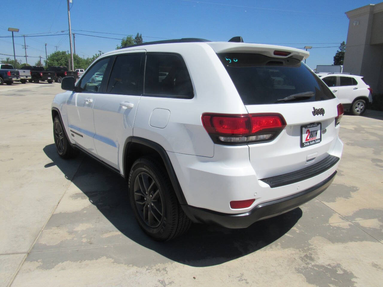 Vehicle image 7 of 23