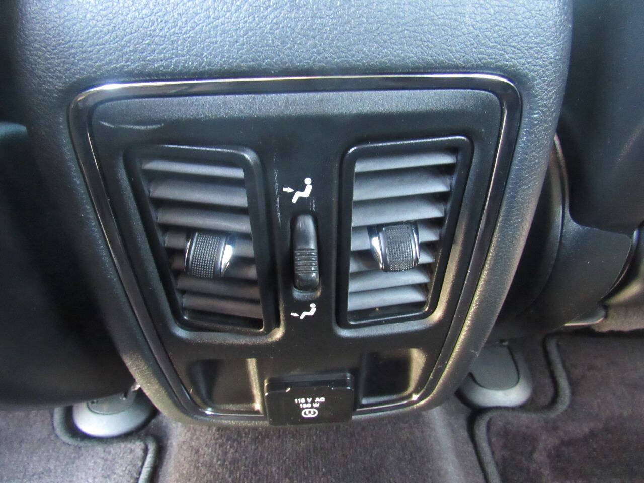 Vehicle image 19 of 23