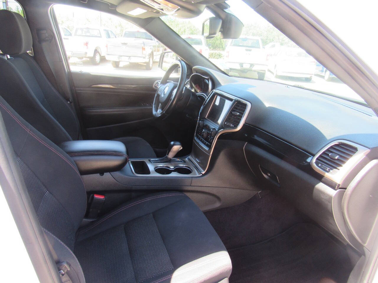 Vehicle image 13 of 23