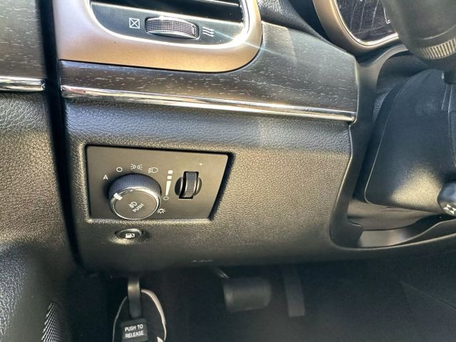 Vehicle image 31 of 35