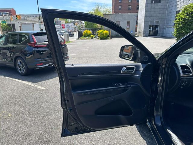 Vehicle image 24 of 35