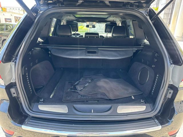 Vehicle image 17 of 35
