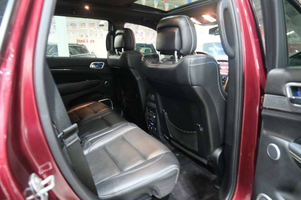 2016 Jeep Grand Cherokee SRT Night Image 16 of 42