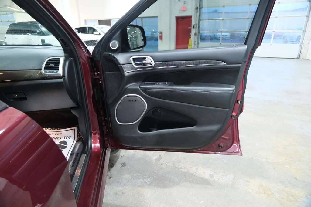 2016 Jeep Grand Cherokee SRT Night Image 33 of 42