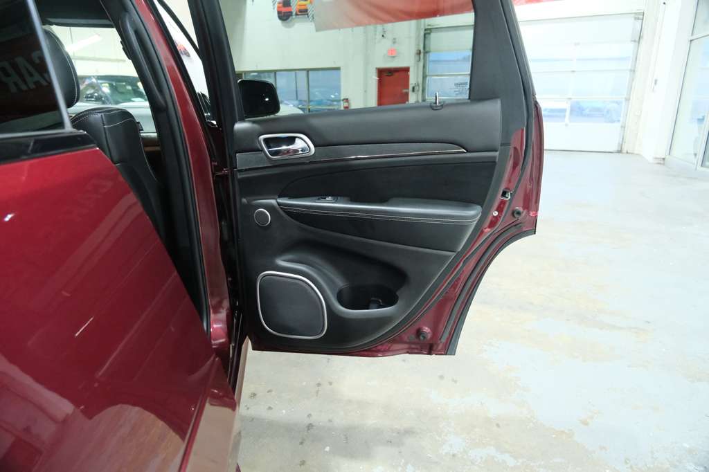 2016 Jeep Grand Cherokee SRT Night Image 20 of 42