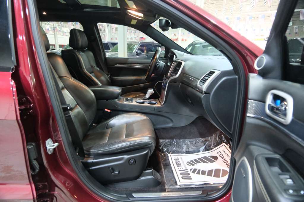 2016 Jeep Grand Cherokee SRT Night Image 17 of 42