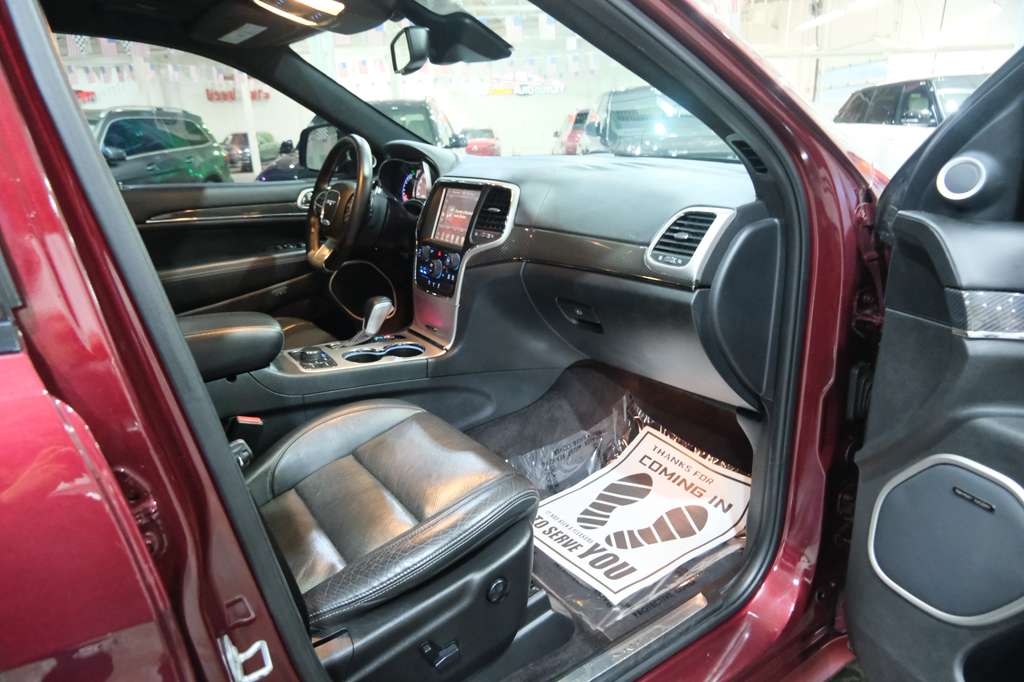 2016 Jeep Grand Cherokee SRT Night Image 21 of 42