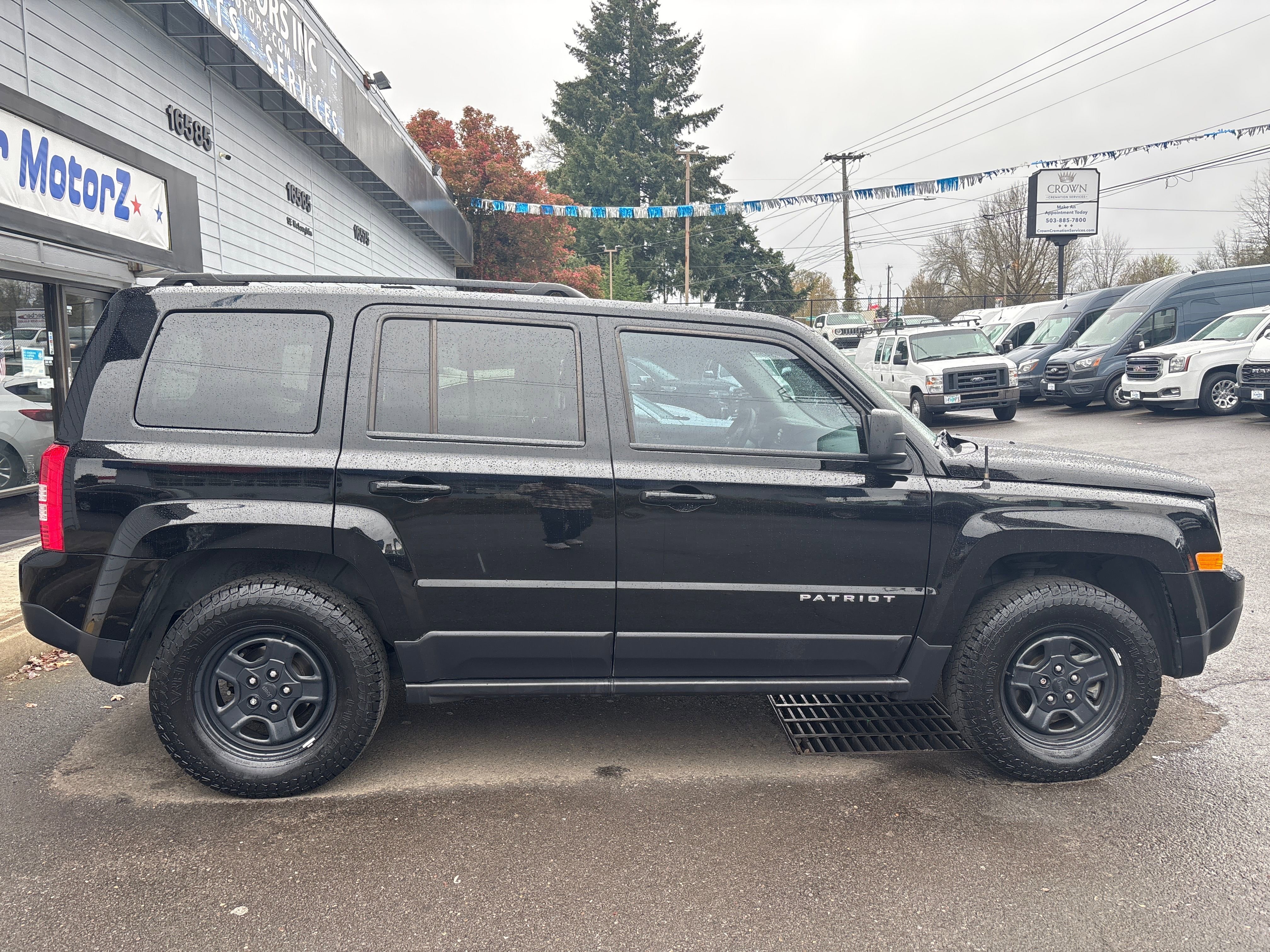 Vehicle image 4 of 24