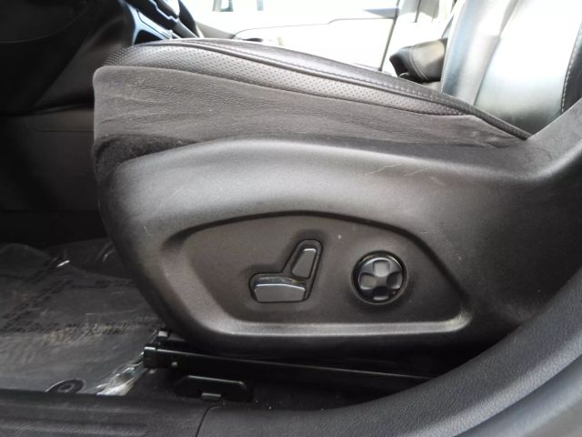 Vehicle image 11 of 25