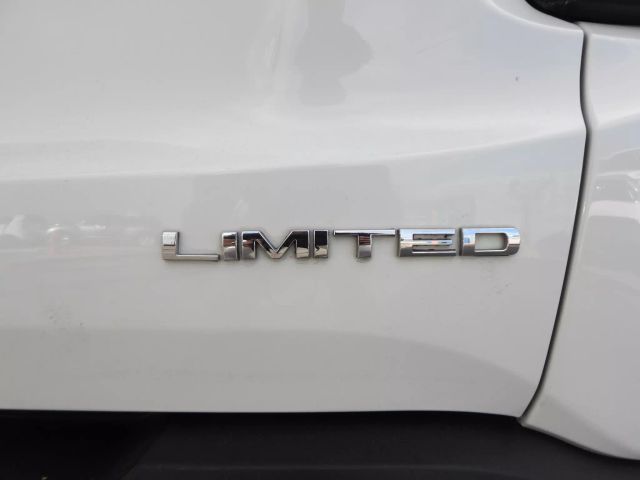 Vehicle image 8 of 25