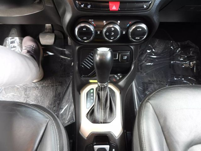 Vehicle image 17 of 25