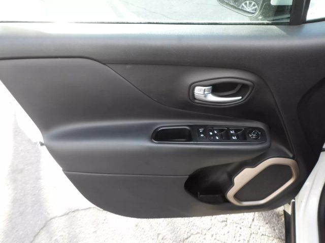 Vehicle image 10 of 25