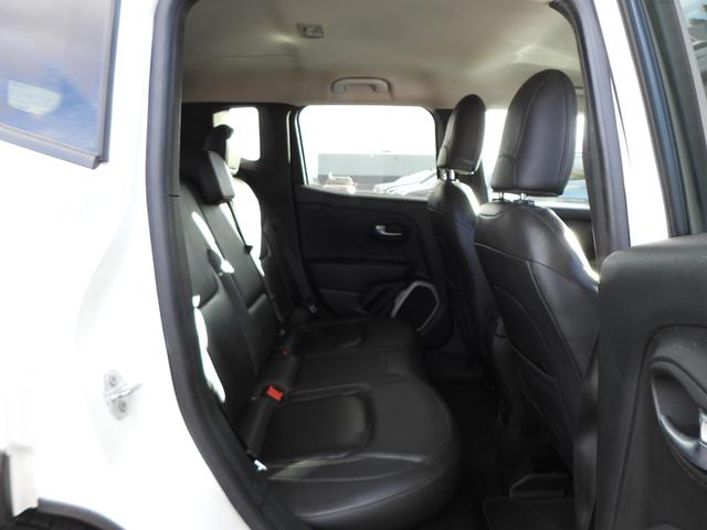 Vehicle image 21 of 25
