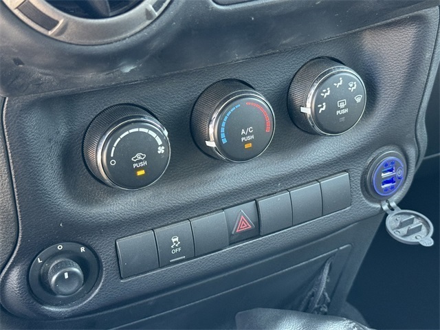 Vehicle image 28 of 43