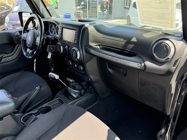 Vehicle image 17 of 43