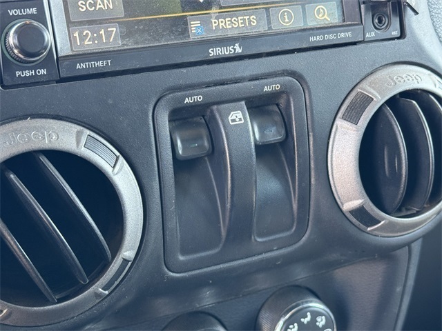 Vehicle image 22 of 43