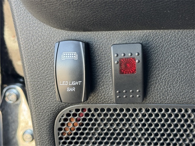 Vehicle image 25 of 43