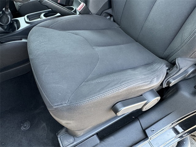 Vehicle image 37 of 43