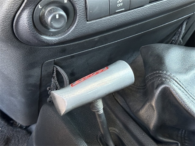 Vehicle image 27 of 43
