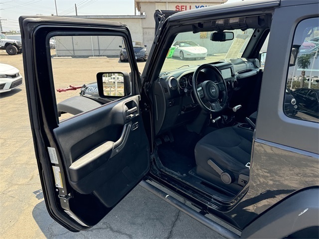 Vehicle image 33 of 43