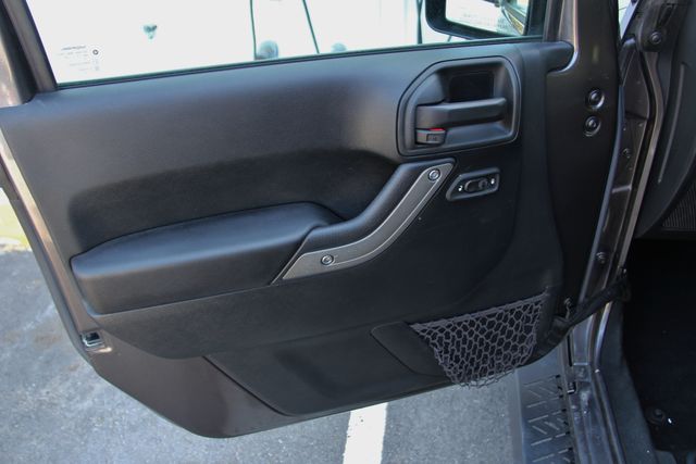 Vehicle image 13 of 22