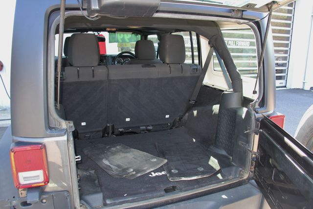 Vehicle image 19 of 22