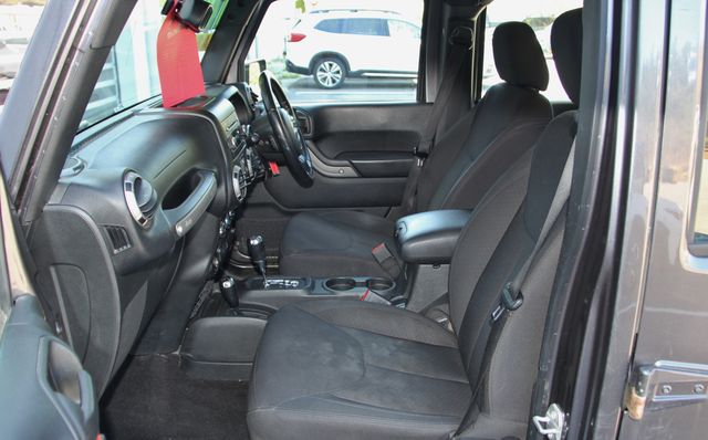 Vehicle image 14 of 22
