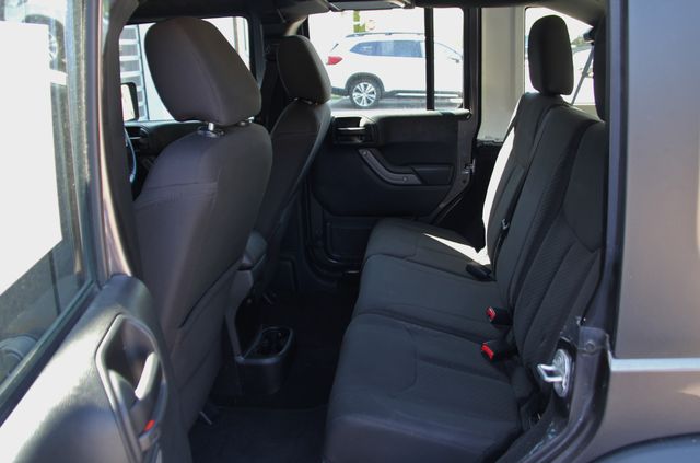 Vehicle image 17 of 22