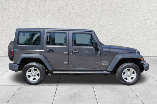 Vehicle image 7 of 22
