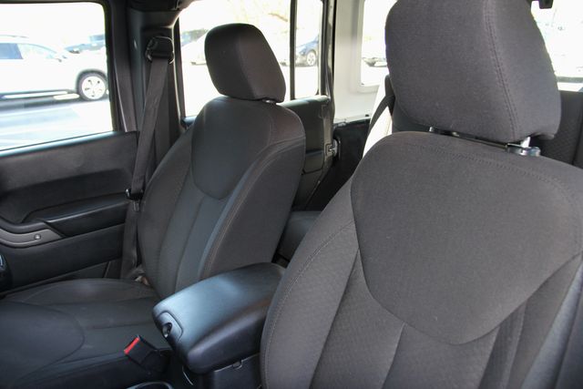 Vehicle image 15 of 22