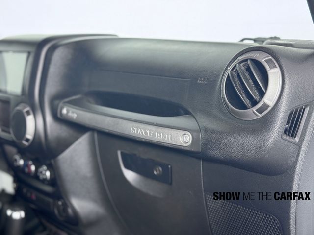 Vehicle image 21 of 37