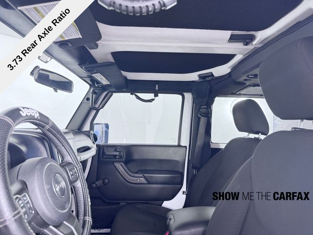 Vehicle image 33 of 37