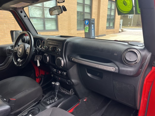 Vehicle image 32 of 46