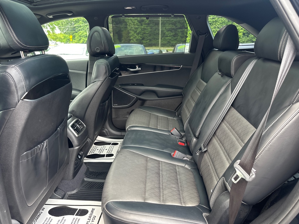 Vehicle image 15 of 43