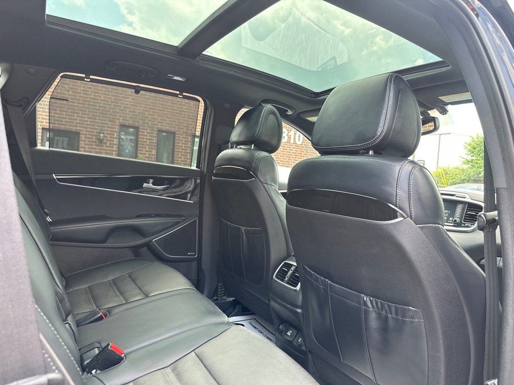 Vehicle image 19 of 43