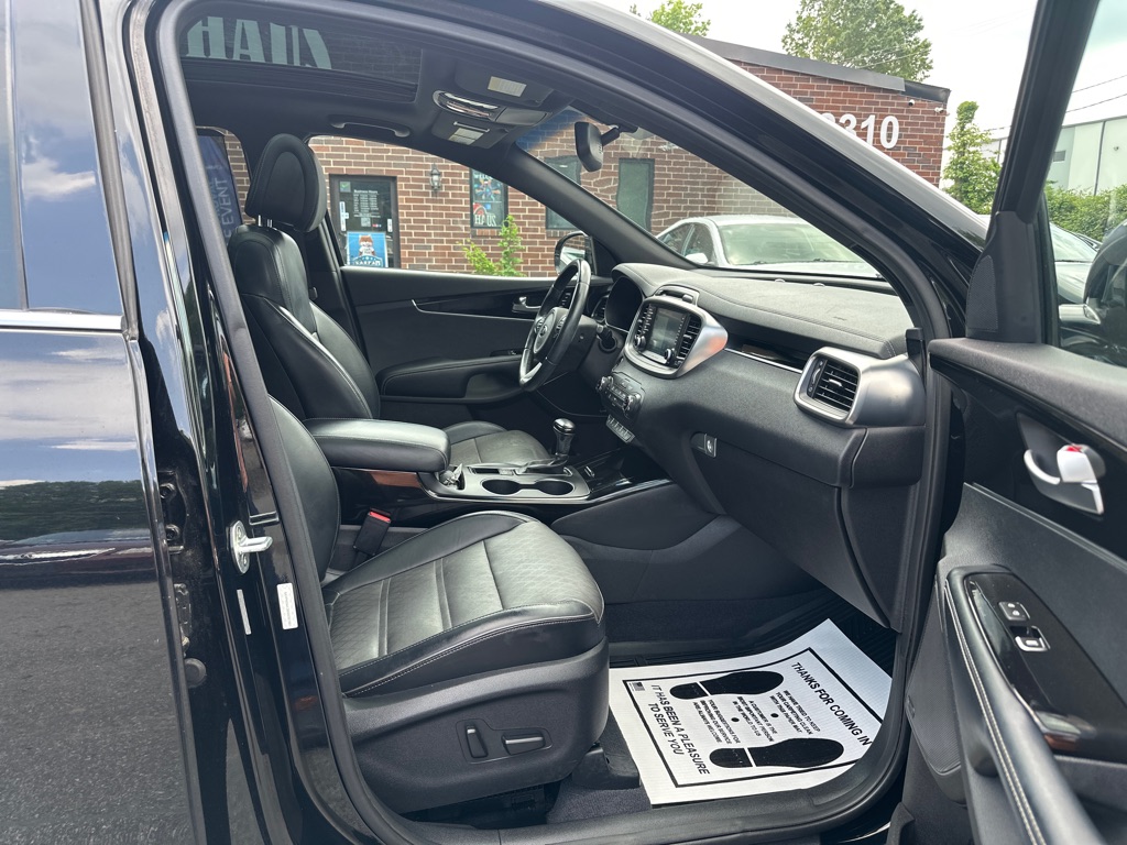 Vehicle image 20 of 43