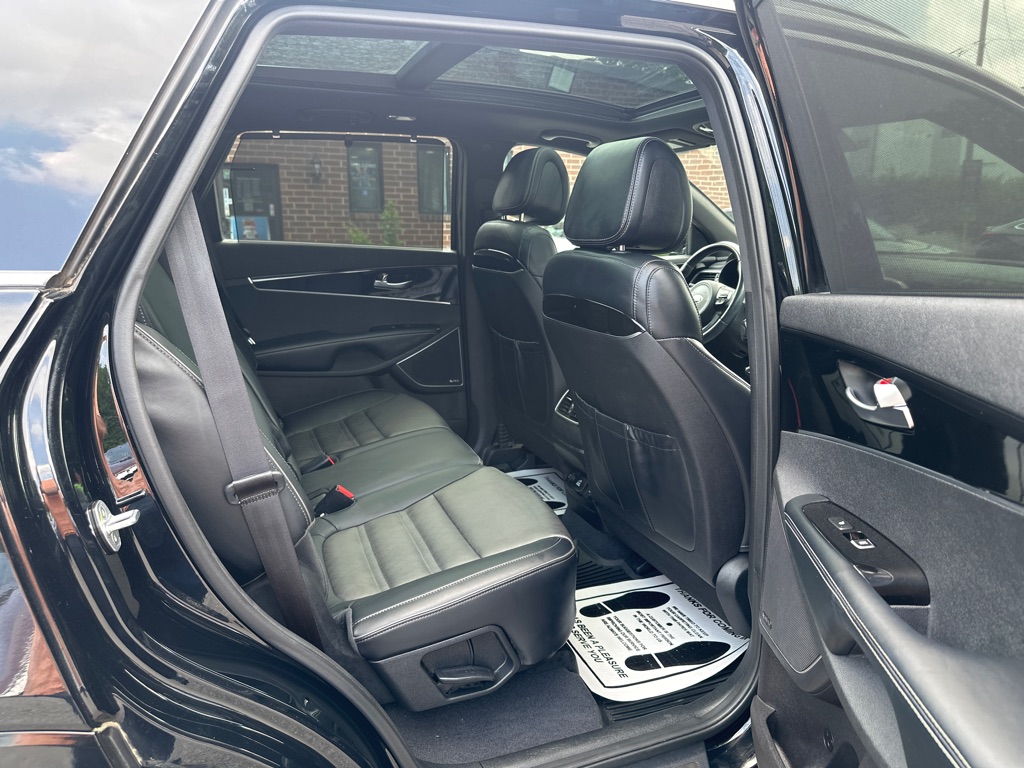 Vehicle image 17 of 43