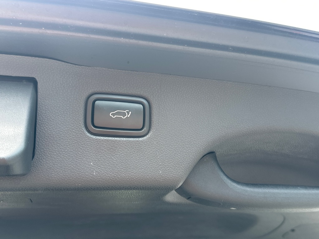 Vehicle image 35 of 43