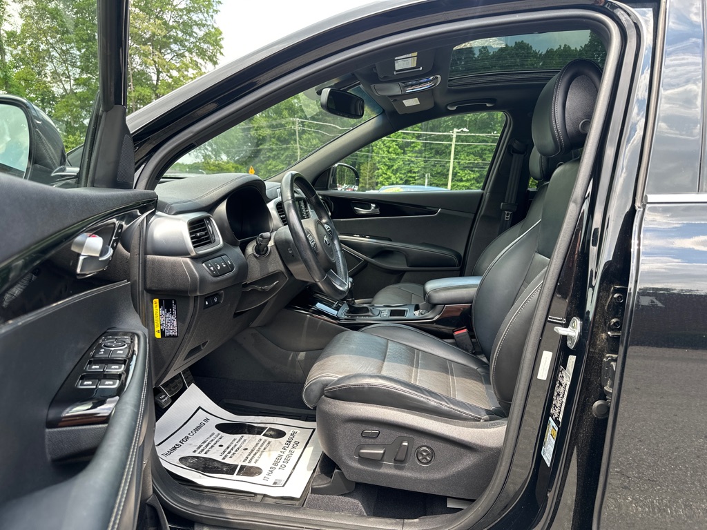 Vehicle image 10 of 43