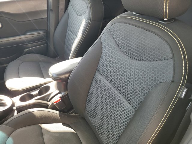 Vehicle image 14 of 31