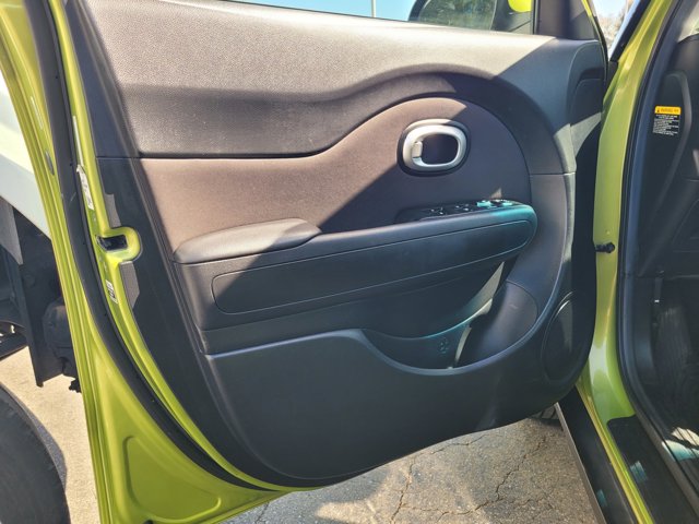 Vehicle image 18 of 31