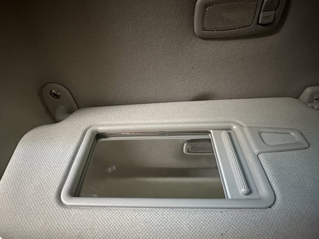 Vehicle image 14 of 31