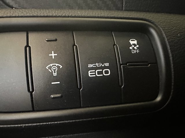 Vehicle image 28 of 31